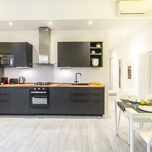 https://maciachini-bright-apartment-rr.it-lombardy.com
