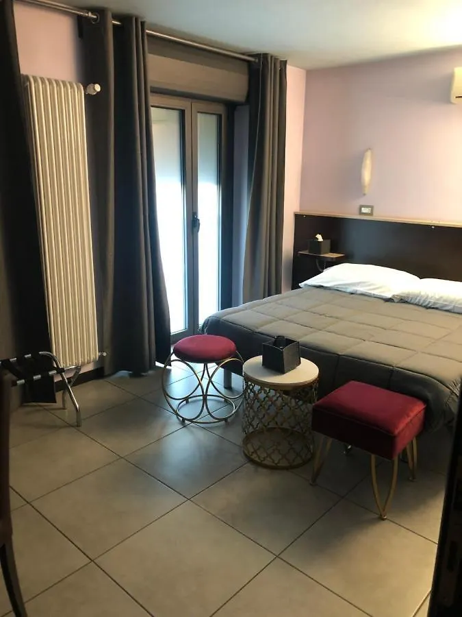 Villa Camilla Milano 0*, Milan